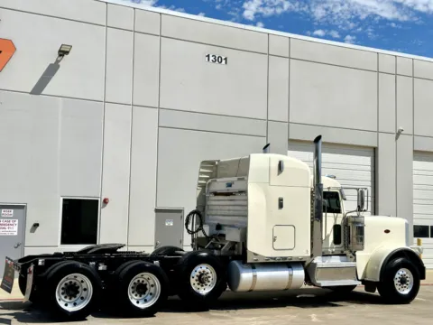 More photos of 2019 PETERBILT 389 at Forge Truck Centers - Texas, TX