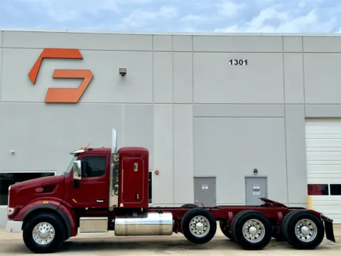 More photos of 2015 PETERBILT 567 at Forge Truck Centers - Texas, TX