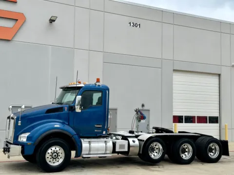 Photos of 2023 KENWORTH T880 for sale in Hutchins, TX at Forge Truck Centers - Texas