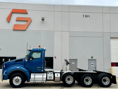 More photos of 2023 KENWORTH T880 at Forge Truck Centers - Texas, TX