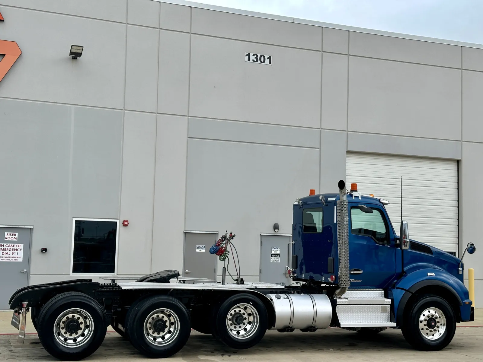 2023 Kenworth T880 in Hutchins, TX — photo 5
