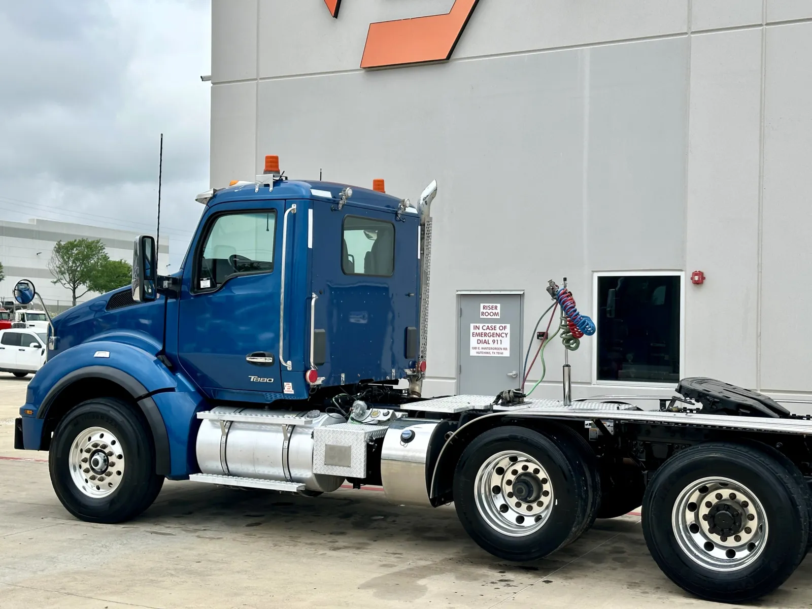 2023 Kenworth T880 in Hutchins, TX — photo 7