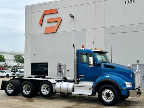 2023 KENWORTH T880 for sale in Hutchins, TX
