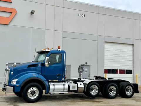 Photos of 2023 KENWORTH T880 for sale in Hutchins, TX at Forge Truck Centers - Texas