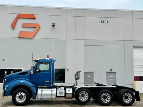 More photos of 2023 KENWORTH T880 at Forge Truck Centers - Texas, TX