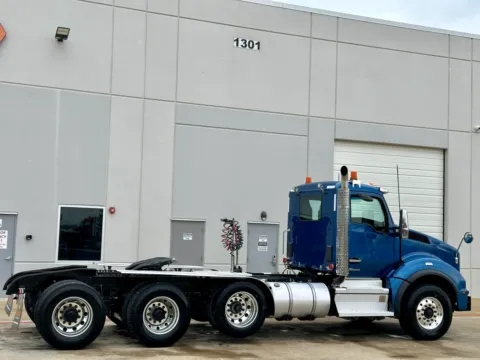 More photos of 2023 KENWORTH T880 at Forge Truck Centers - Texas, TX