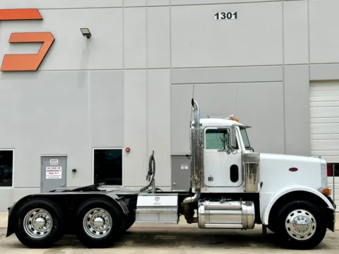 Another view of 2004 PETERBILT 378 for sale in Hutchins, TX at Forge Truck Centers - Texas