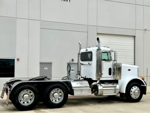 More photos of 2004 PETERBILT 378 at Forge Truck Centers - Texas, TX
