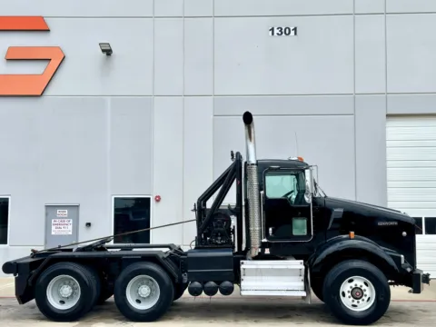 Another view of 2008 KENWORTH T800 for sale in Hutchins, TX at Forge Truck Centers - Texas