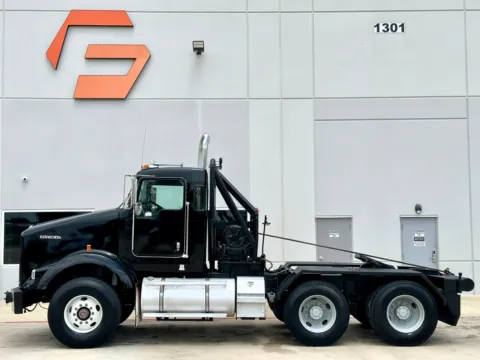 More photos of 2008 KENWORTH T800 at Forge Truck Centers - Texas, TX