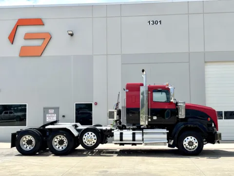 Another view of 2015 WESTERN STAR 4900 for sale in Hutchins, TX at Forge Truck Centers - Texas