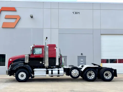 More photos of 2015 WESTERN STAR 4900 at Forge Truck Centers - Texas, TX