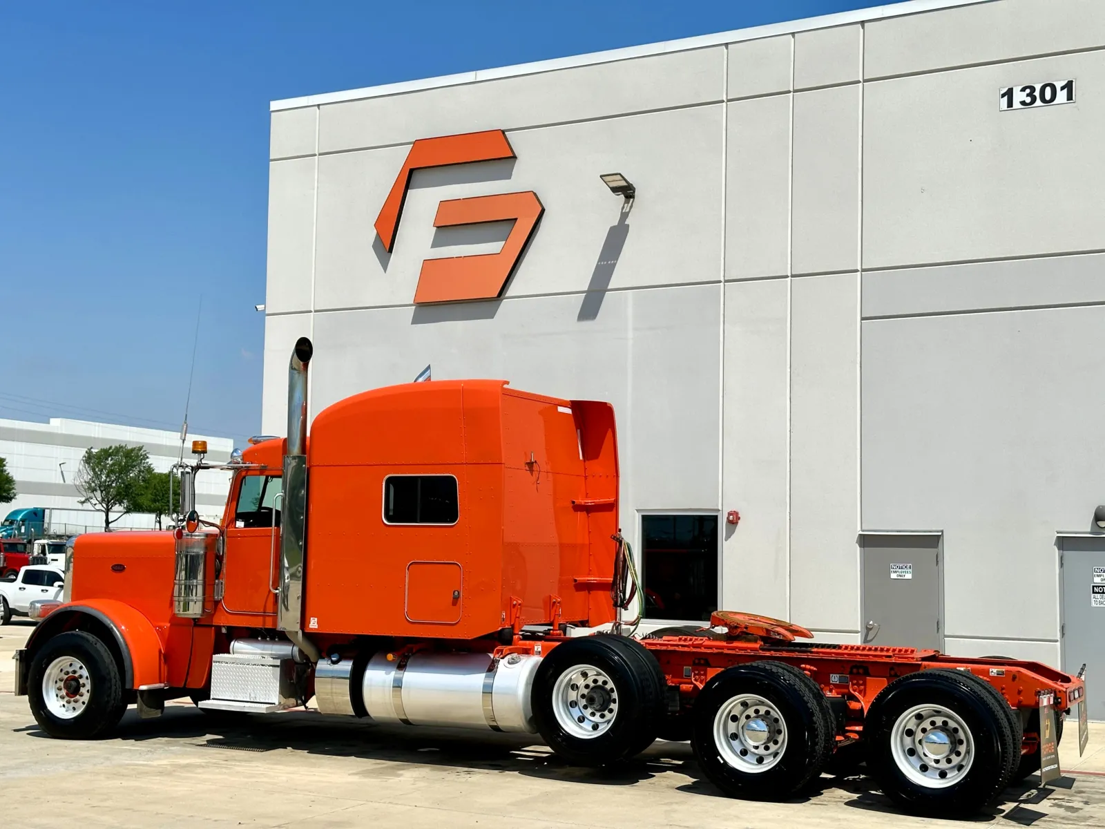 2023 Peterbilt 389 in Hutchins, TX — photo 6