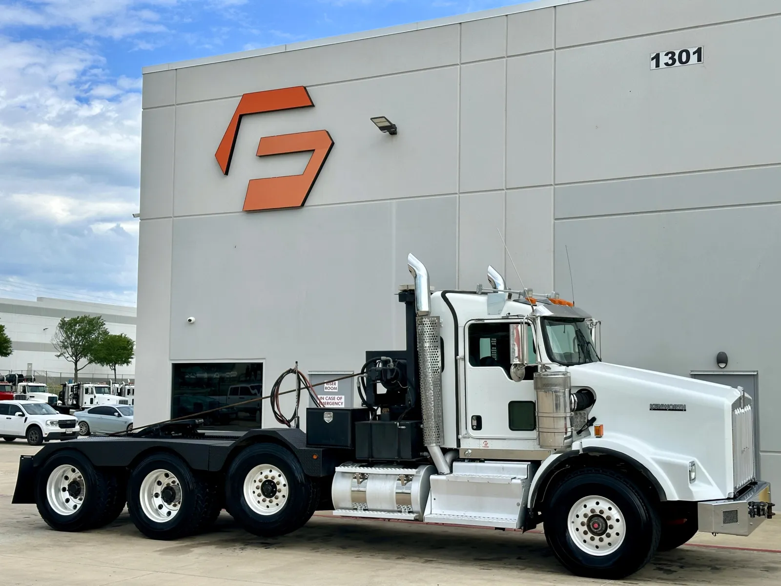 2016 KENWORTH T800 for sale in Hutchins, TX