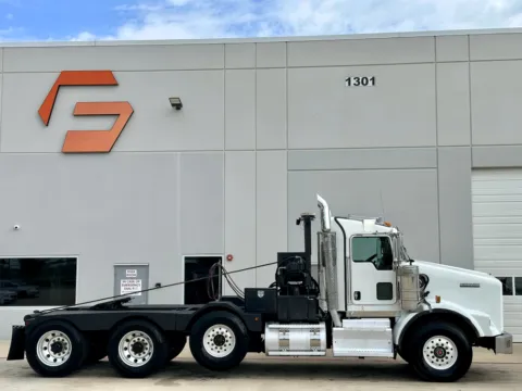 Another view of 2016 KENWORTH T800 for sale in Hutchins, TX at Forge Truck Centers - Texas