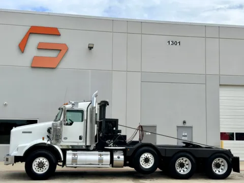 More photos of 2016 KENWORTH T800 at Forge Truck Centers - Texas, TX