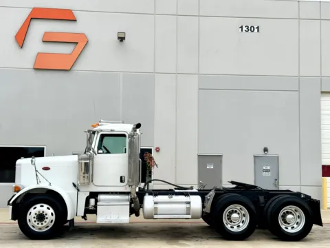 More photos of 2006 PETERBILT 379 at Forge Truck Centers - Texas, TX