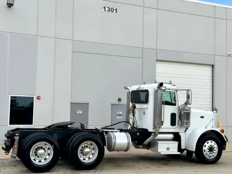 More photos of 2006 PETERBILT 379 at Forge Truck Centers - Texas, TX