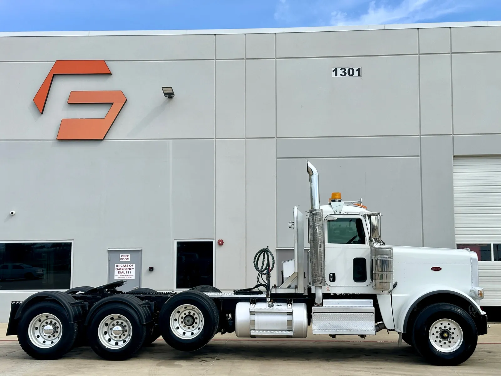 2018 Peterbilt 389 in Hutchins, TX — photo 3