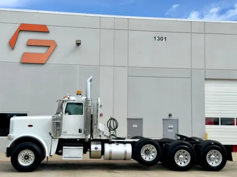 More photos of 2018 PETERBILT 389 at Forge Truck Centers - Texas, TX
