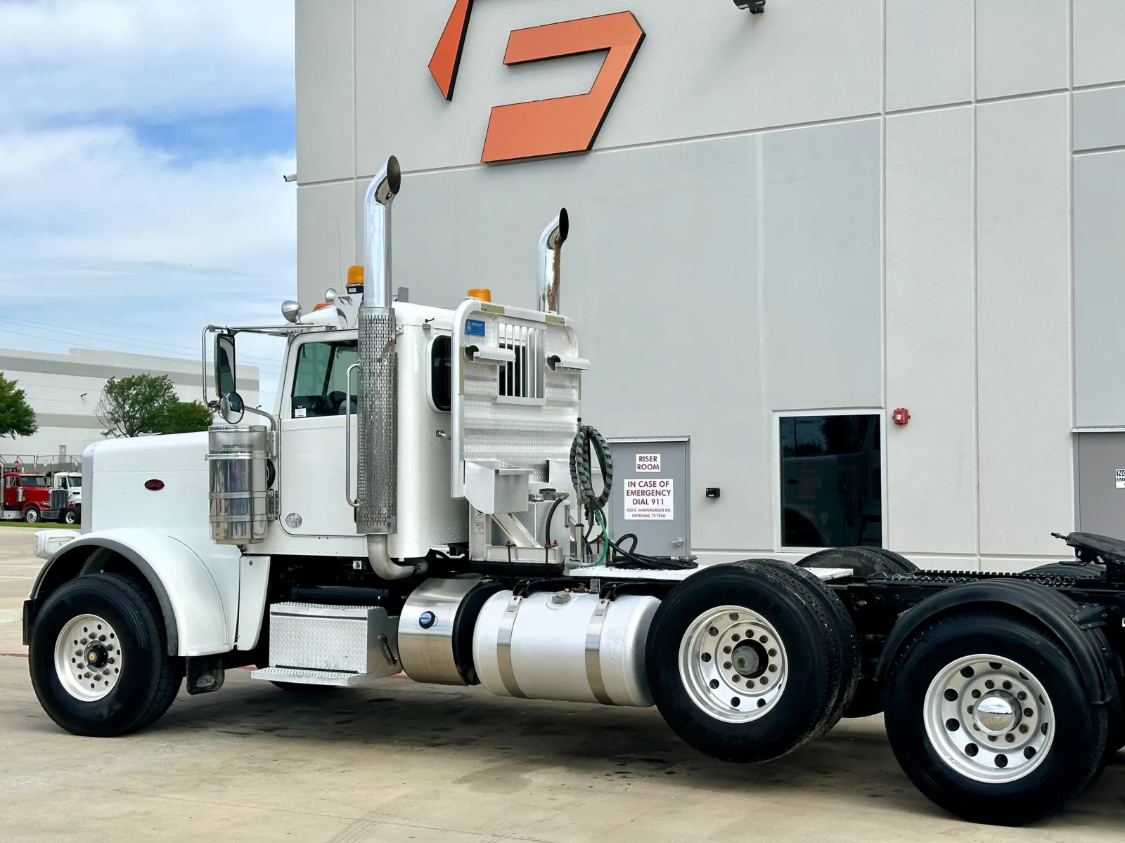 2018 Peterbilt 389 in Hutchins, TX — photo 8