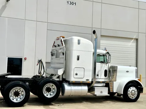 More photos of 1998 PETERBILT 379 at Forge Truck Centers - Texas, TX