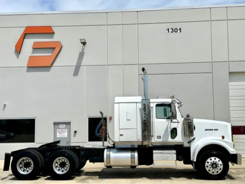 Another view of 2008 WESTERN STAR 4900 for sale in Hutchins, TX at Forge Truck Centers - Texas