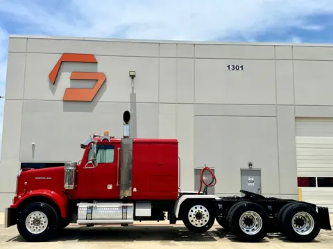 More photos of 2007 WESTERN STAR 4900 at Forge Truck Centers - Texas, TX
