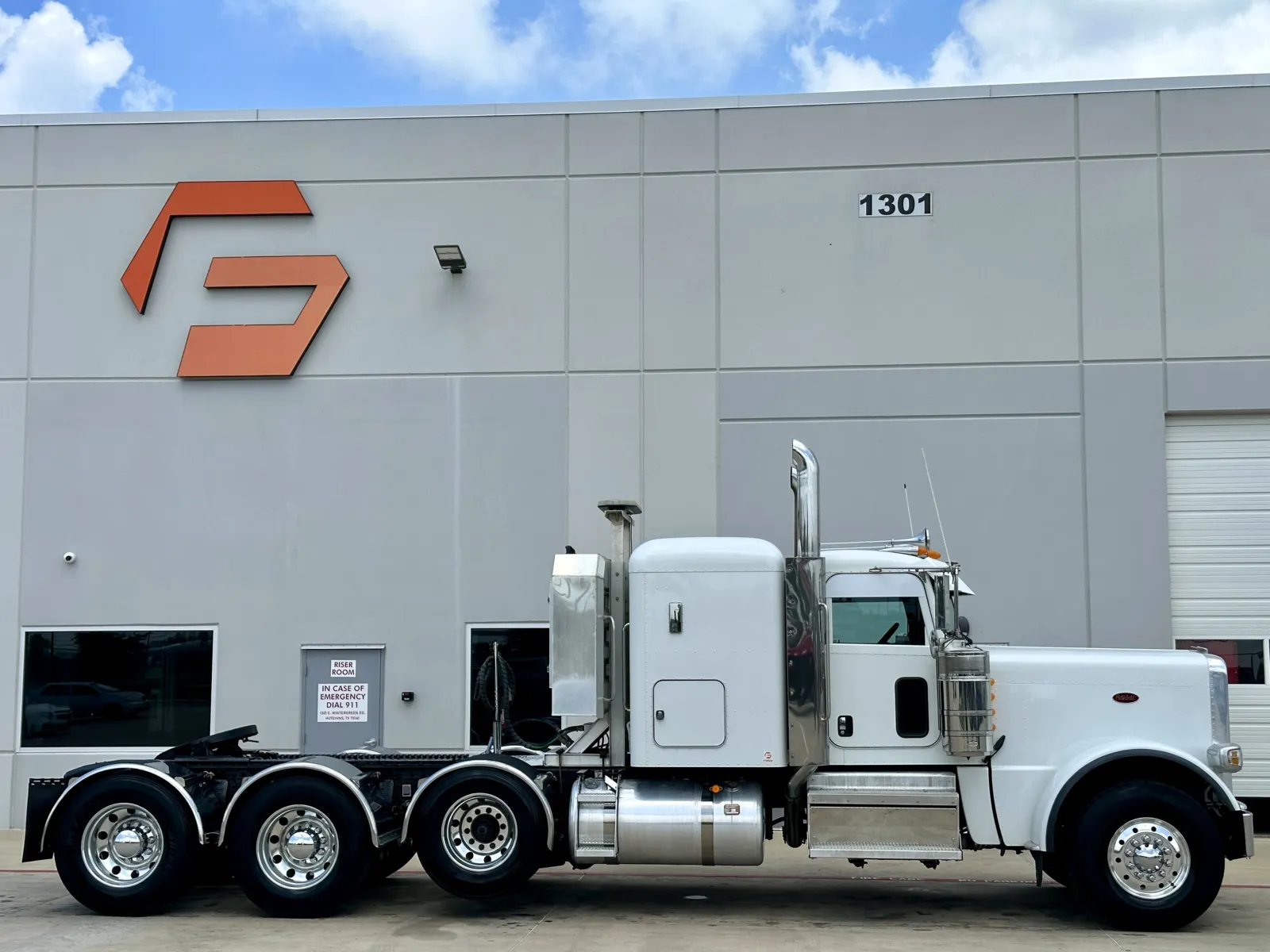 2022 Peterbilt 389 in Hutchins, TX — photo 3