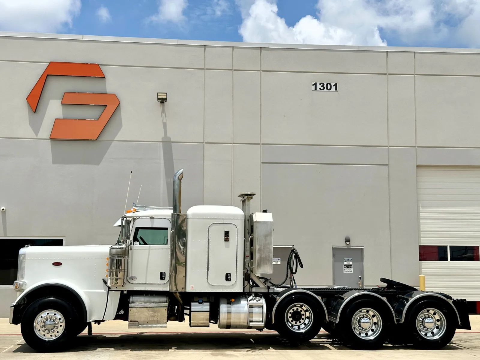 2022 Peterbilt 389 in Hutchins, TX — photo 4
