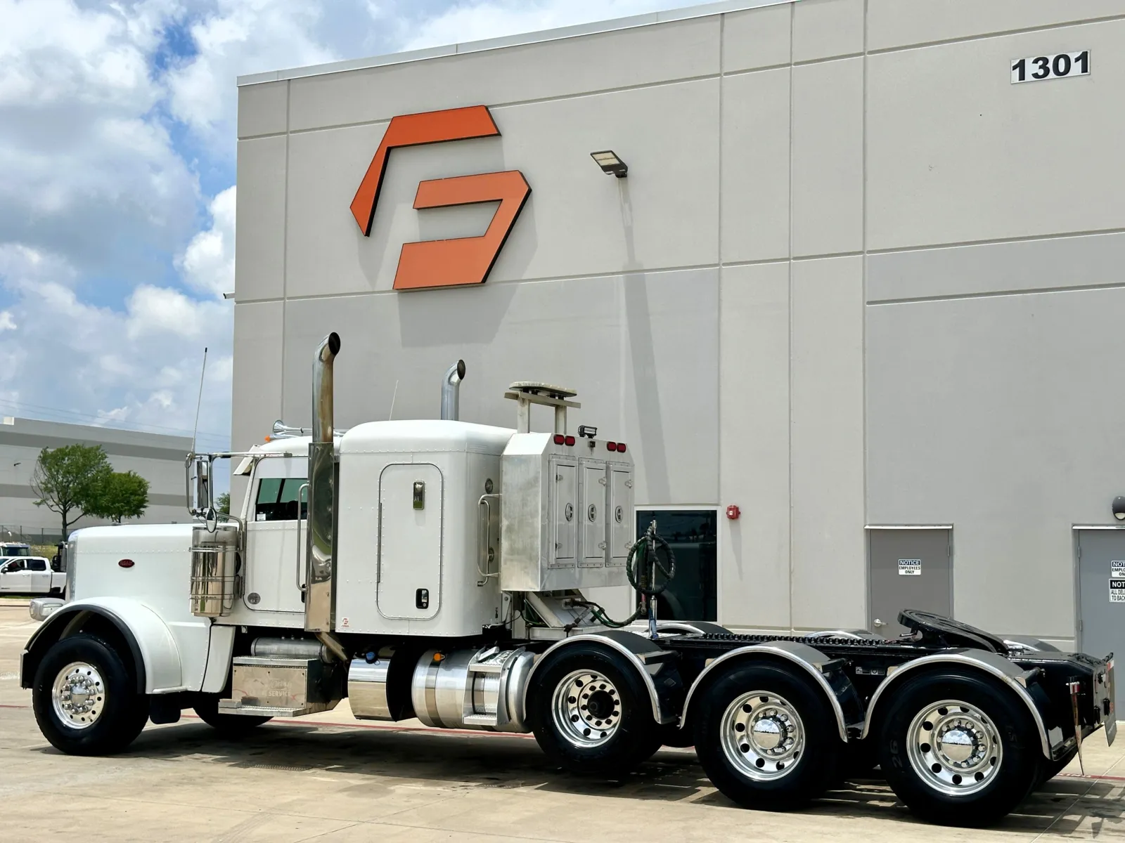 2022 Peterbilt 389 in Hutchins, TX — photo 6