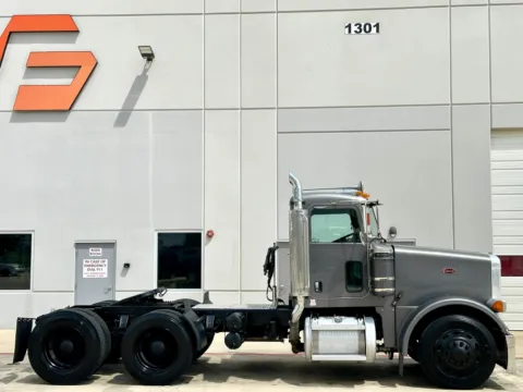 Another view of 2007 PETERBILT 378 for sale in Hutchins, TX at Forge Truck Centers - Texas