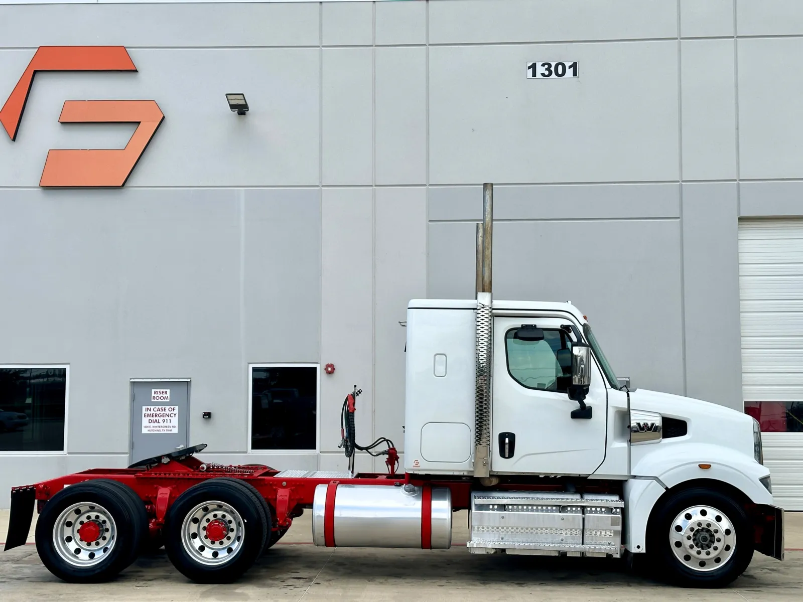 2024 Western Star 49X in Hutchins, TX — photo 3