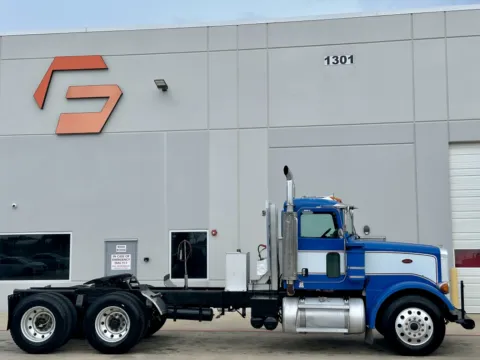 Another view of 2007 PETERBILT 378 for sale in Hutchins, TX at Forge Truck Centers - Texas