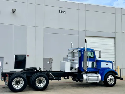 More photos of 2007 PETERBILT 378 at Forge Truck Centers - Texas, TX