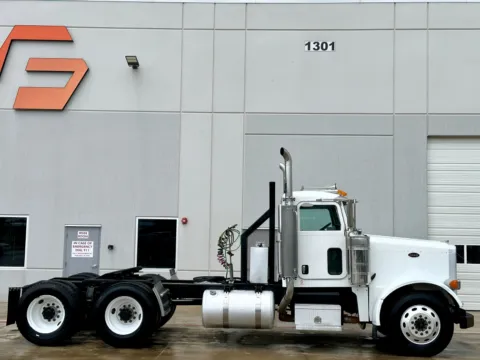 Another view of 2005 PETERBILT 379 for sale in Hutchins, TX at Forge Truck Centers - Texas