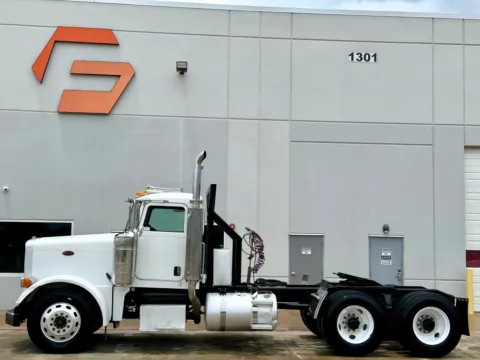 More photos of 2005 PETERBILT 379 at Forge Truck Centers - Texas, TX