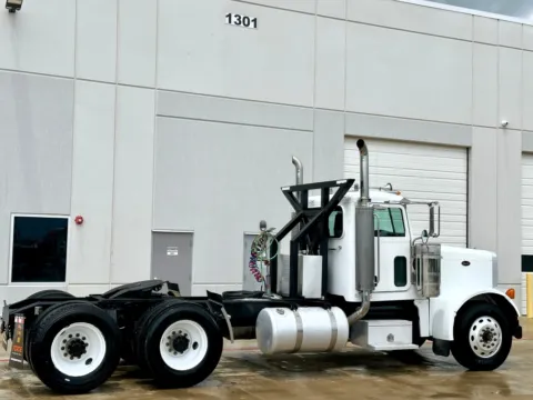 More photos of 2005 PETERBILT 379 at Forge Truck Centers - Texas, TX