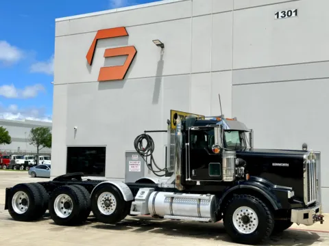 2006 KENWORTH T800 for sale in Hutchins, TX