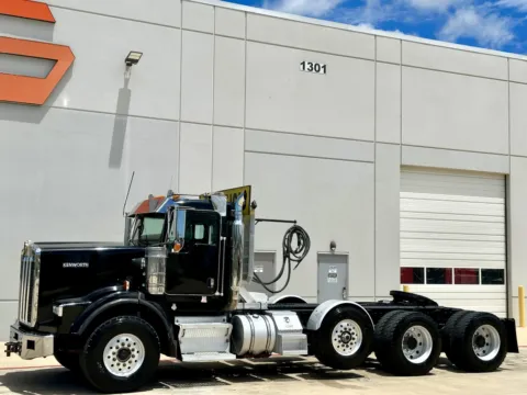 Photos of 2006 KENWORTH T800 for sale in Hutchins, TX at Forge Truck Centers - Texas