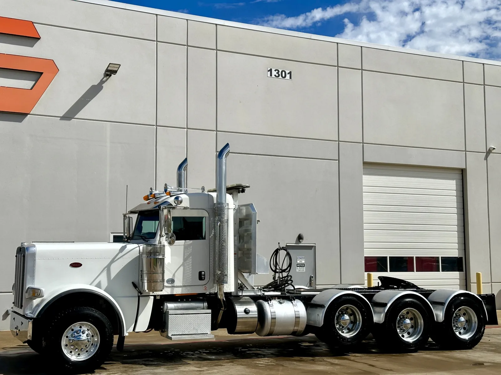 2019 Peterbilt 389 in Hutchins, TX — photo 2