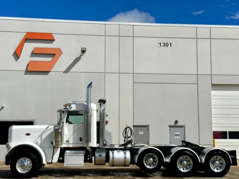 More photos of 2019 PETERBILT 389 at Forge Truck Centers - Texas, TX