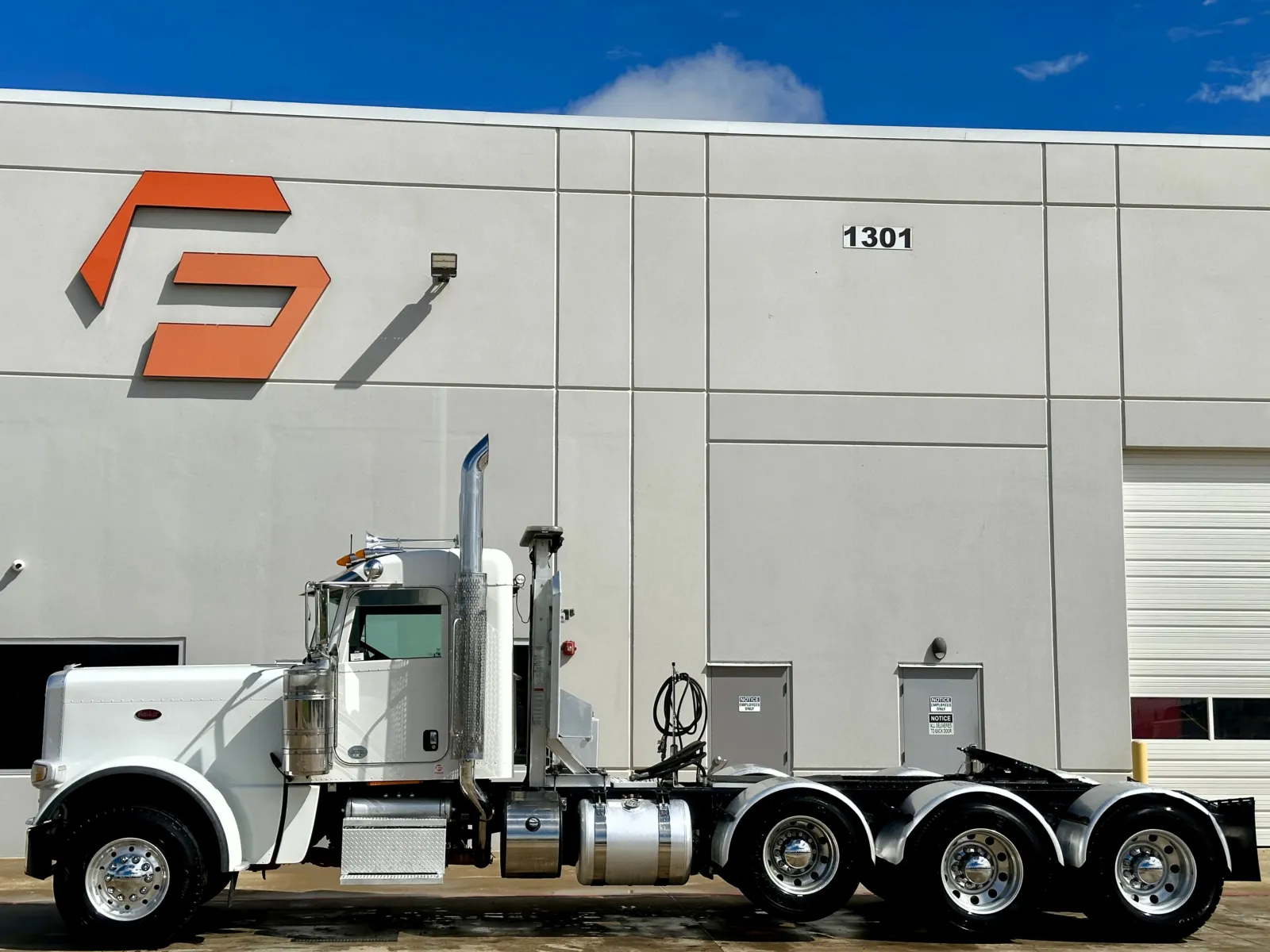 2019 Peterbilt 389 in Hutchins, TX — photo 4