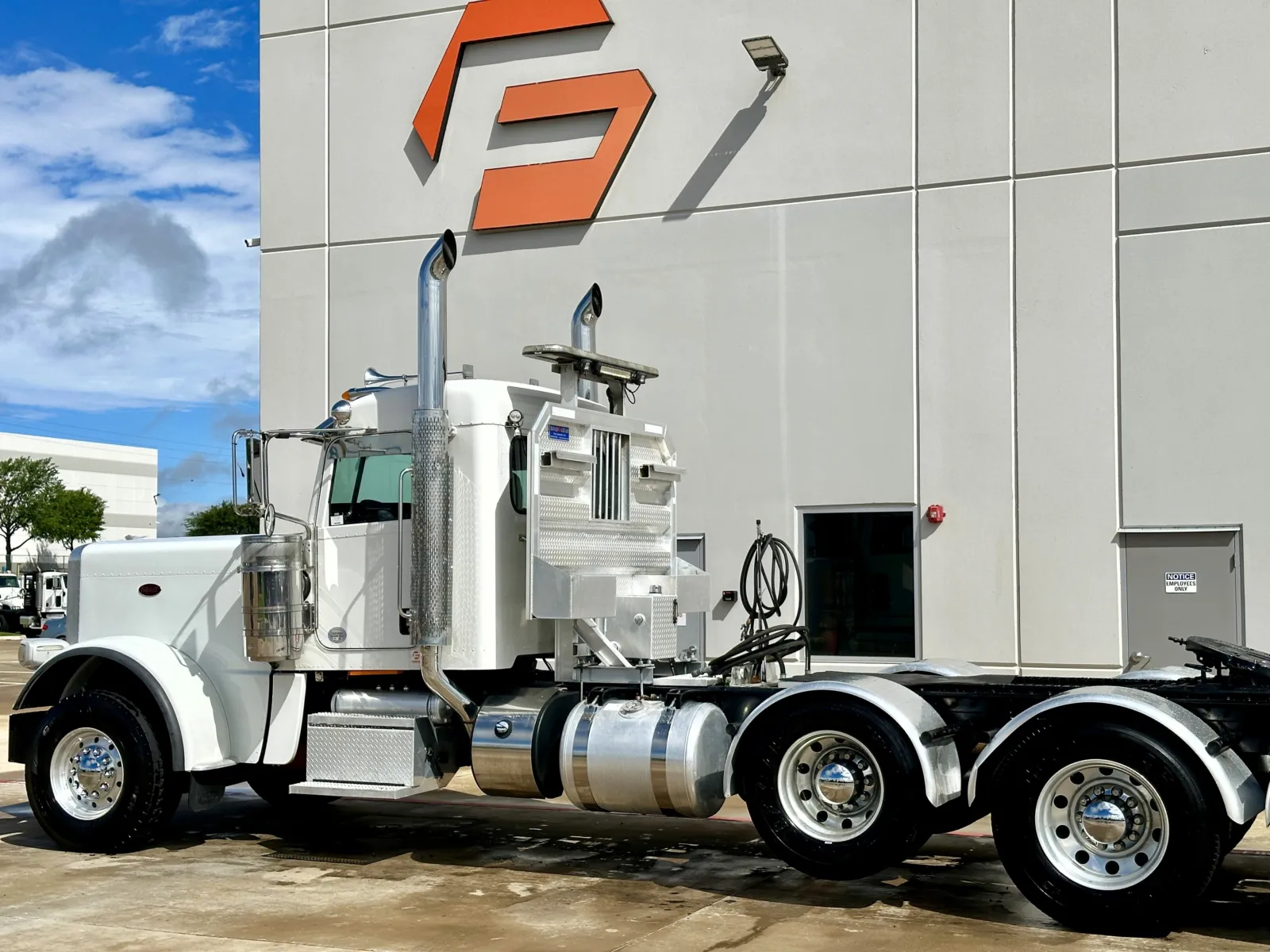 2019 Peterbilt 389 in Hutchins, TX — photo 8