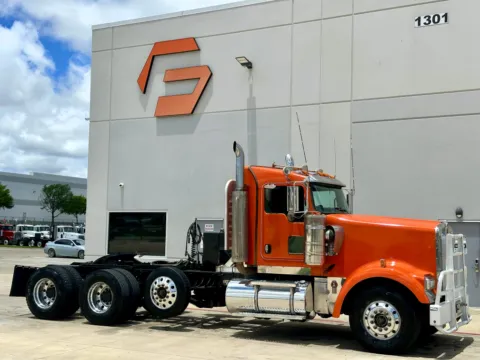 2007 KENWORTH W900 for sale in Hutchins, TX