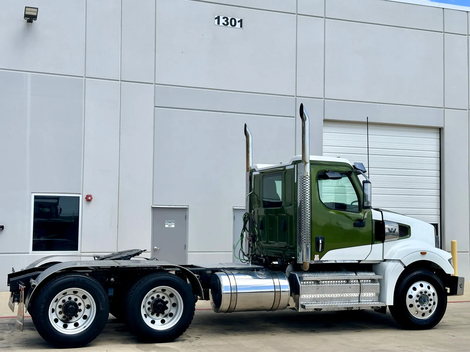 2023 Western Star 4900 in Hutchins, TX — photo 5