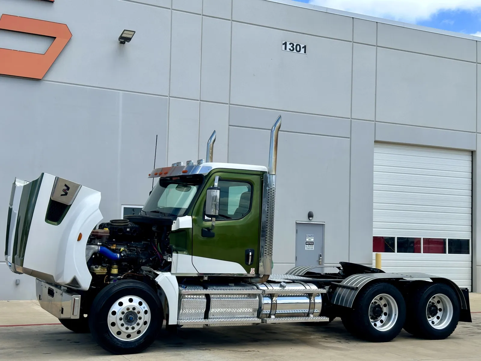 2023 Western Star 4900 in Hutchins, TX — photo 8