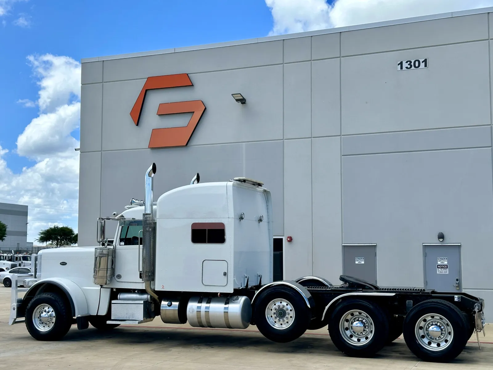 2019 Peterbilt 389 in Hutchins, TX — photo 6