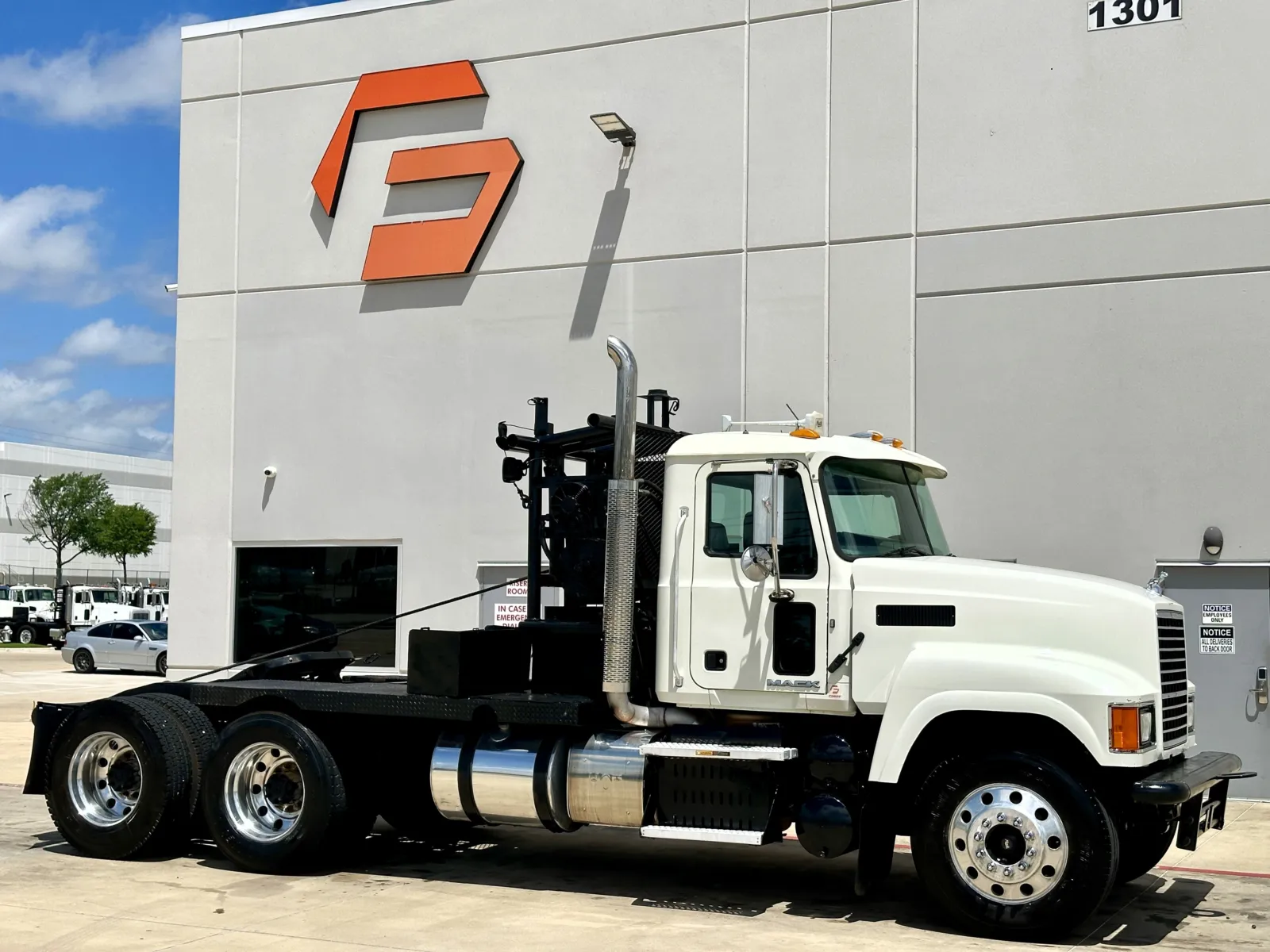 2015 MACK CHU613 for sale in Hutchins, TX