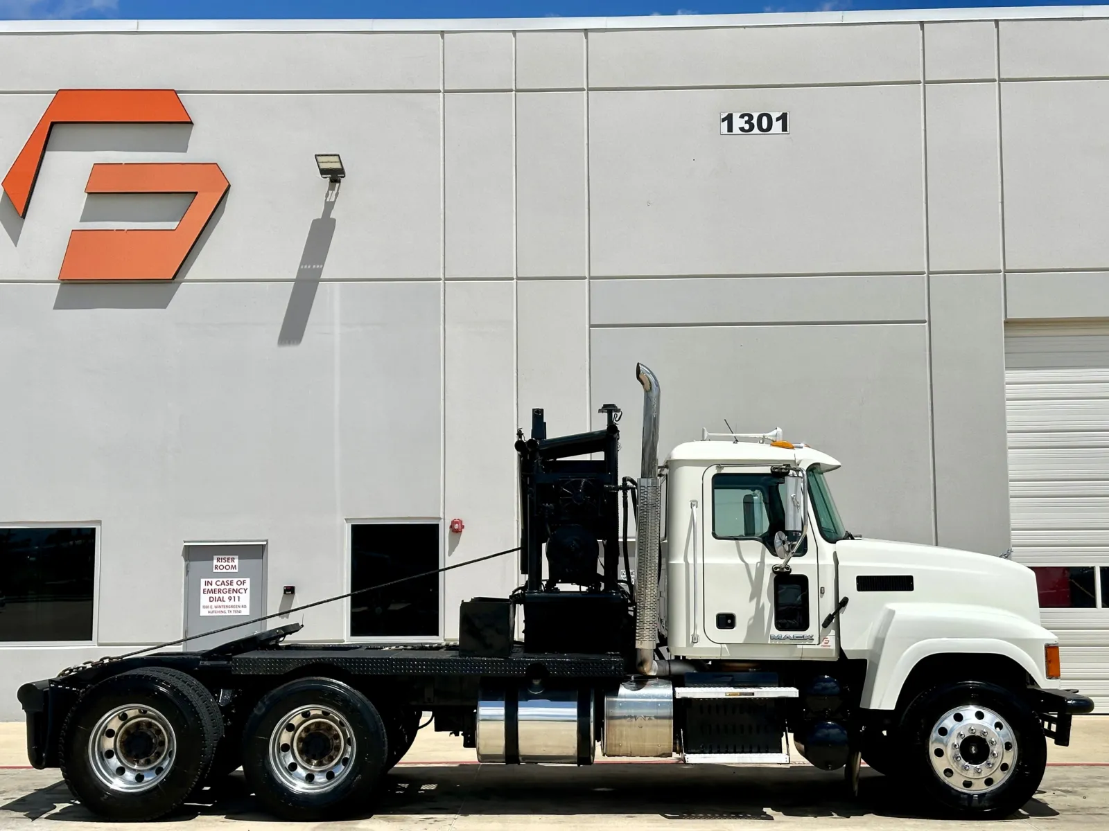 2015 Mack Pinnacle in Hutchins, TX — photo 3